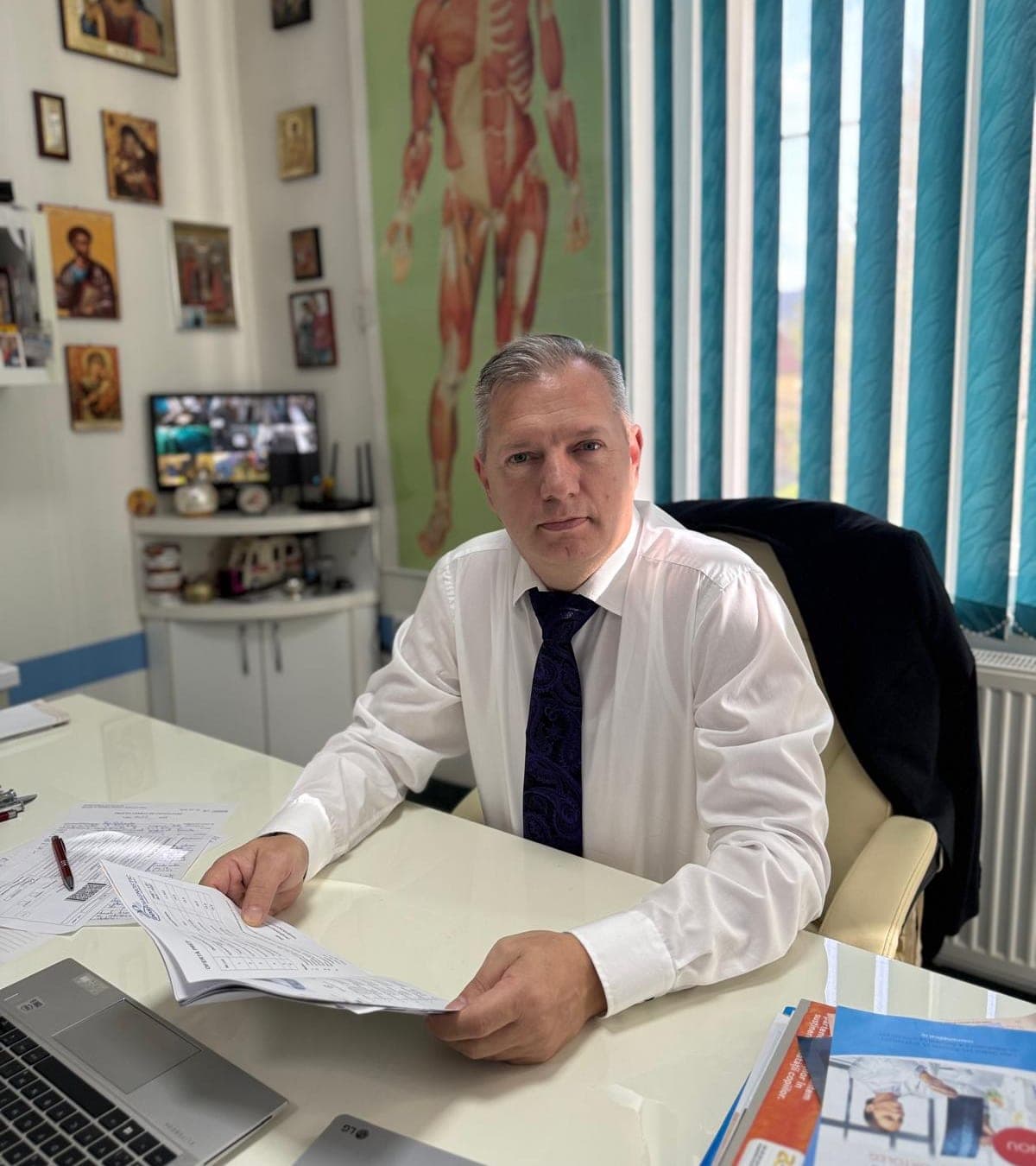 Dr. Iluță Sorin Gabriel, la cabinetul din Zalău